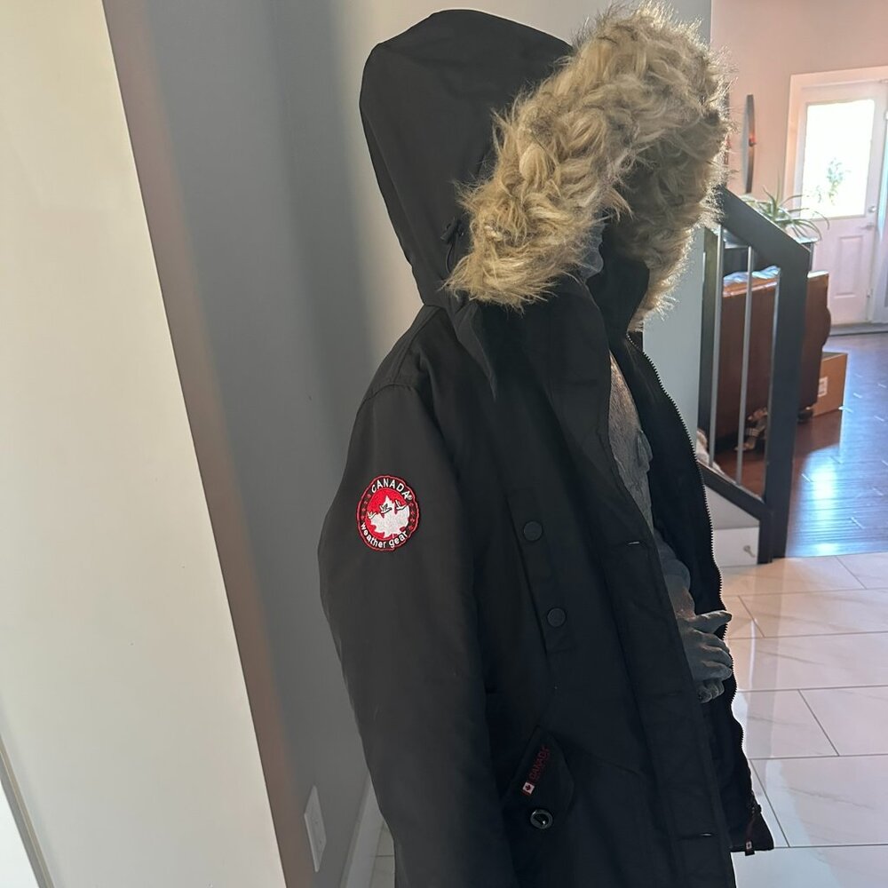 CANADA WEATHER GEAR BLACK PARKA/DETACHABLE FAUX FUR (SMALL)